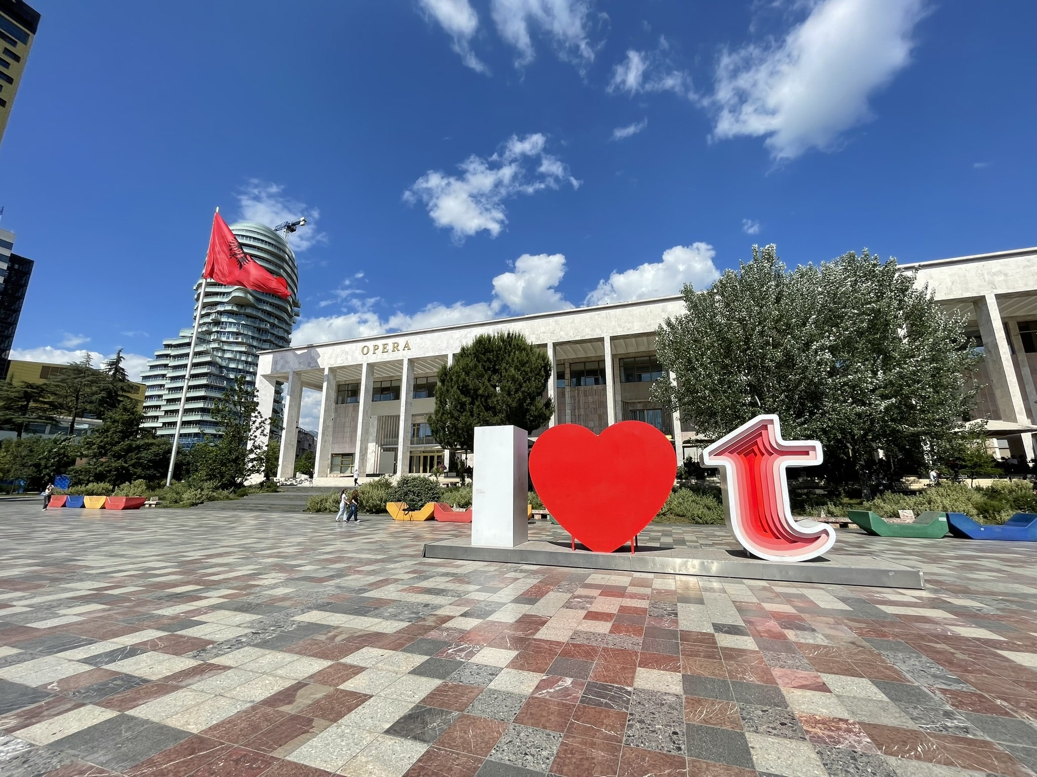 Tirana per nomadi digitali: guida pratica alla città (2025)